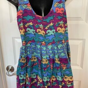 Colorful short Hawaiian dress. Could wear as swimsuit coverup Size small